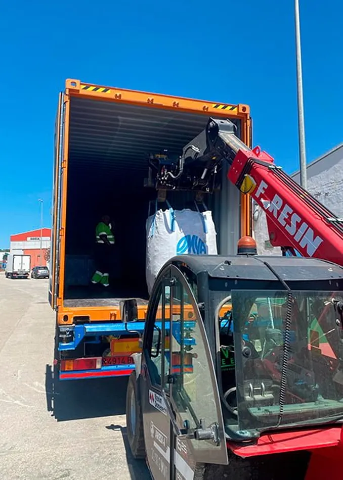 Soluciones de reciclaje para obras con retirada de residuos mediante maquinaria de VIVA STEEL